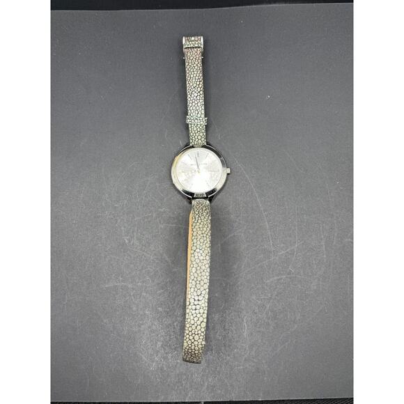 Michael Kors Women's Slim Runway MK2475 Silver Leather Band Quartz Watch - Picture 2 of 5